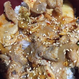 簡単♪５分でサラダ豚キムチ丼